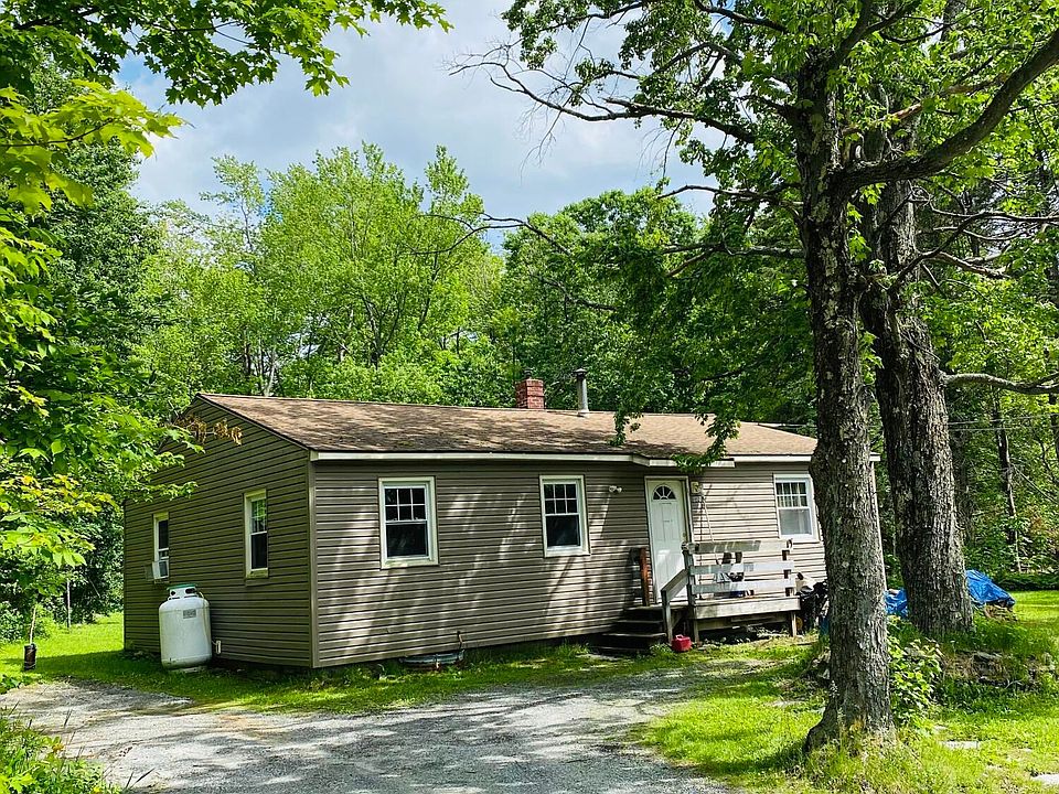 2nd image of 1052 Main St