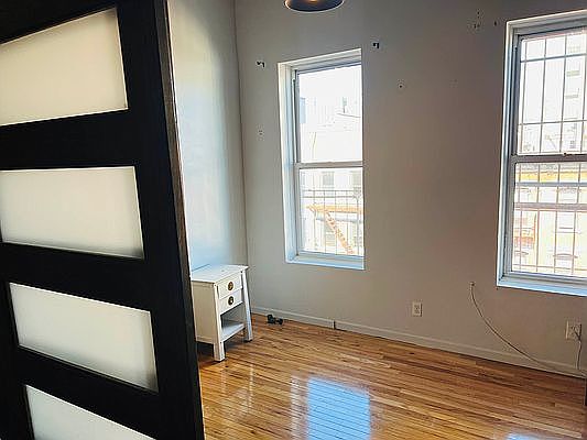 2nd image of 346 E 9th St APT 20
