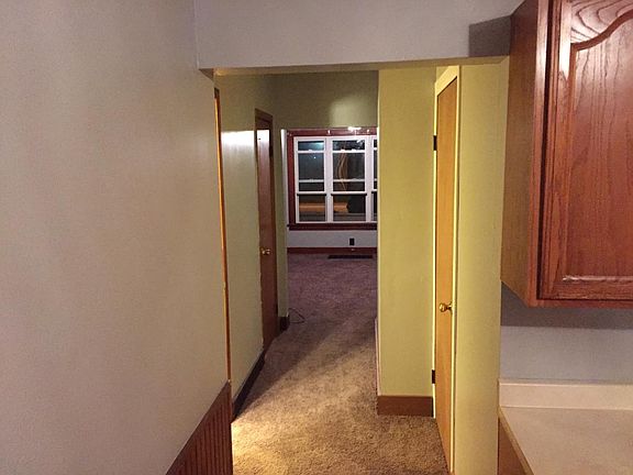 hallway to living room/kitchen