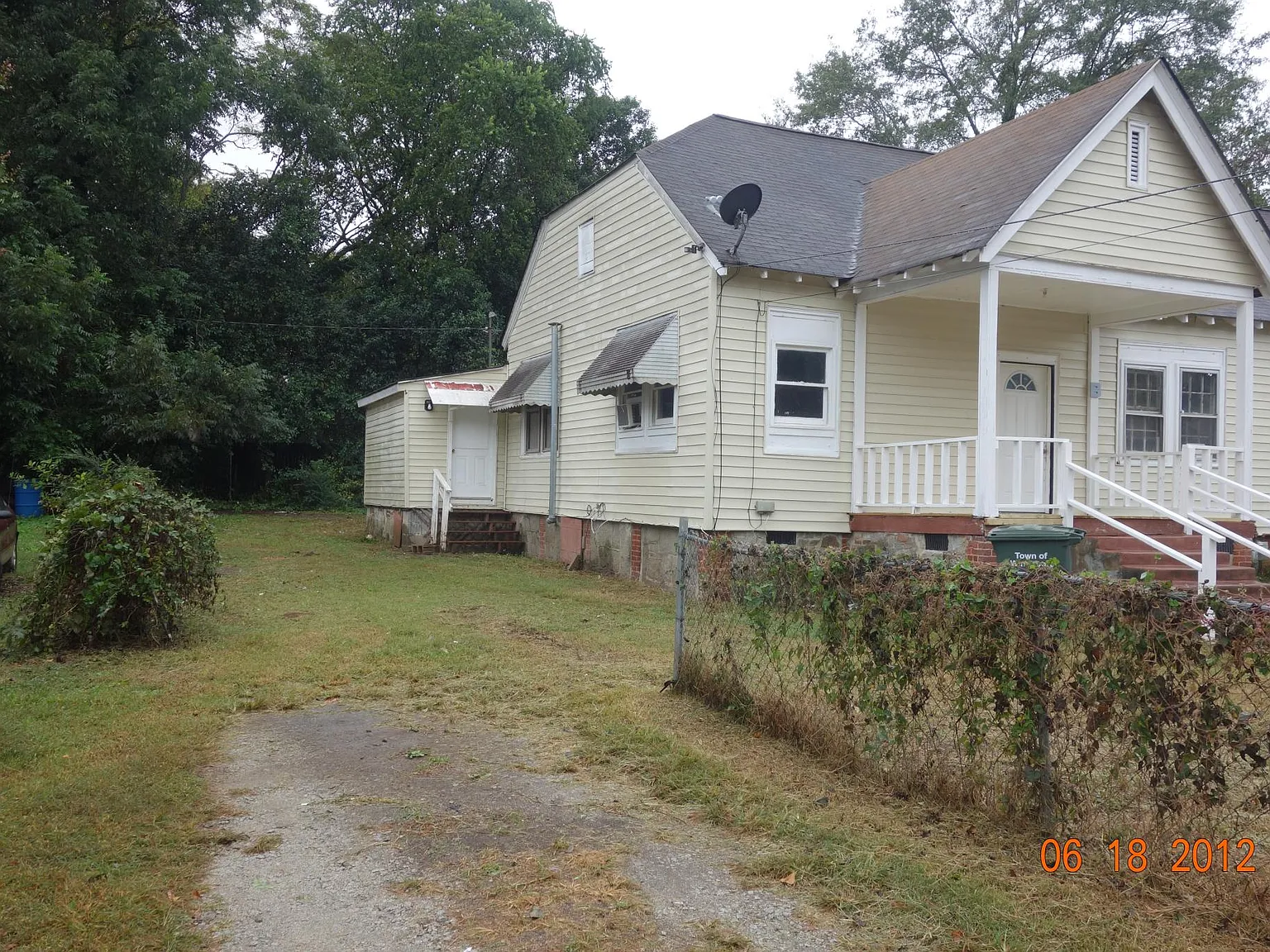 3 bed, 1200 sqft, $925 — Photo 1