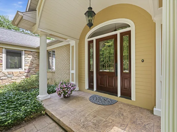 521 Rock Creek Dr, Ann Arbor, MI 48104