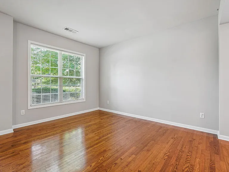 4450 Dartford Rd — Photo 7