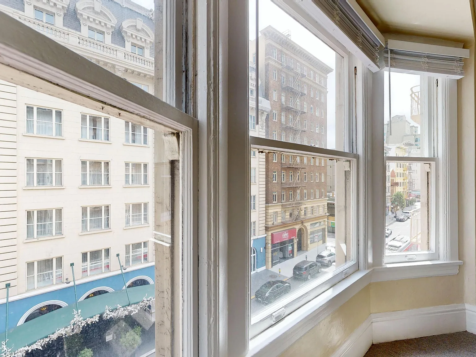 Charming Lower Nob Hill Studio | Pet Friendly & Prime Location — Photo 3