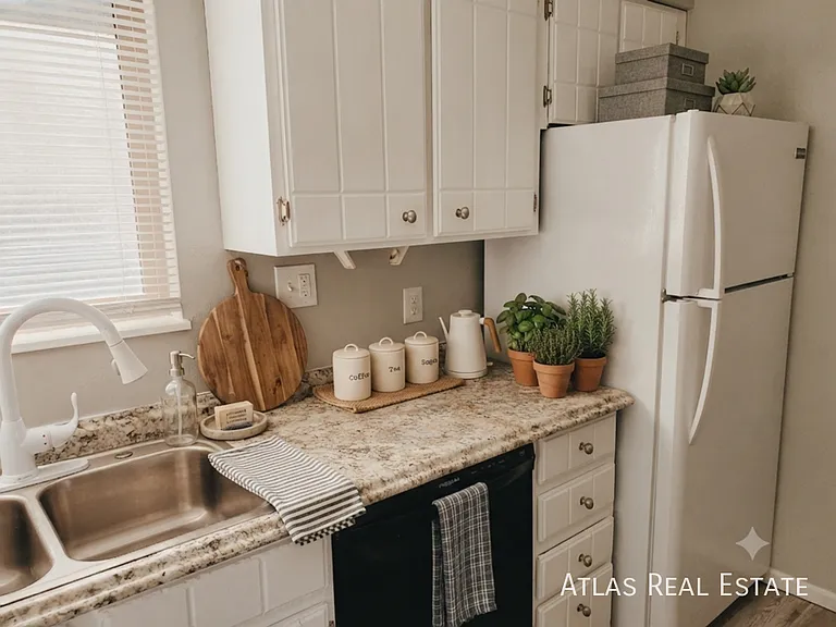 4319 Dewey Dr #4 — Photo 2