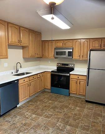 2nd image of 570 University Ave APT 3