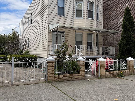 2nd image of 1871 Matthews Avenue