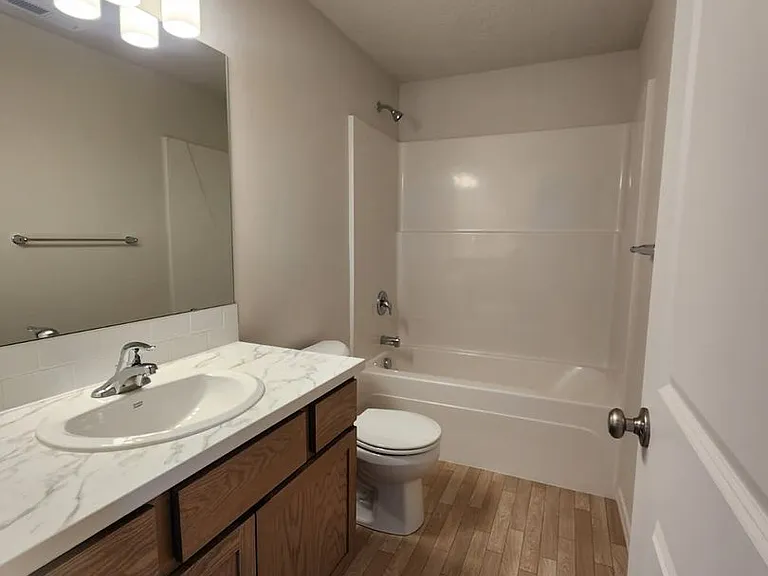 918 SE Starview Ave — Photo 9