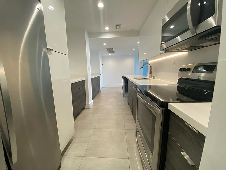 5401 Collins Ave #620 — Photo 11