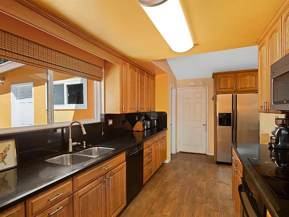 3rd image of 20604 1/2 Mandell St
