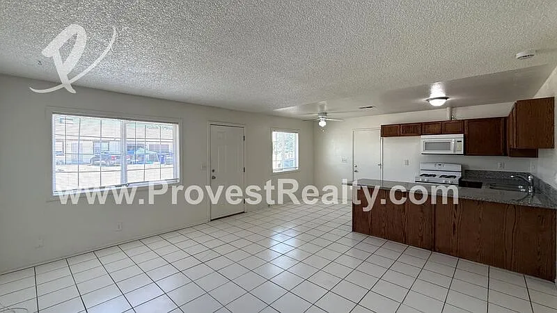 2 bed, 1.0 bath, 925 sqft, $1,350 — Photo 4
