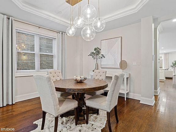 4th image of 1657 N Burling St #1