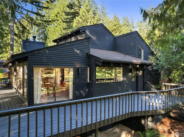 201 E Country Club Drive, Allyn, WA 98524