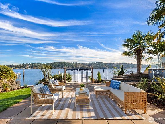 4th image of 14014 Riviera Place NE