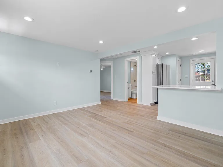 4268 Lee Ave — Photo 7