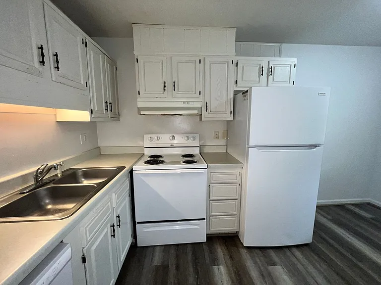 Stone Ridge Apartments- Convenient Location — Photo 41