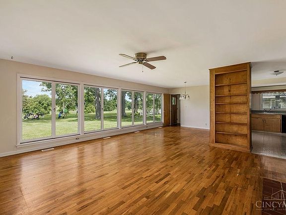 5th image of 124 Pin Oak Dr