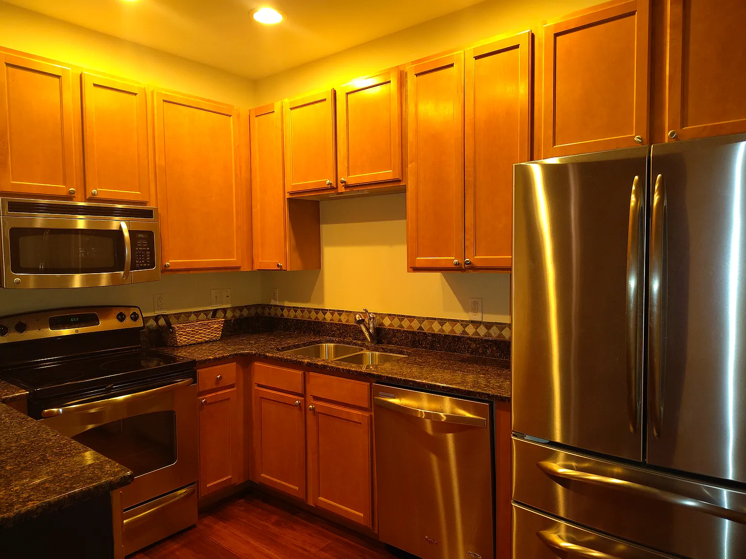 3 bed, 2.5 bath, 1822 sqft, $2,100 — Photo 4