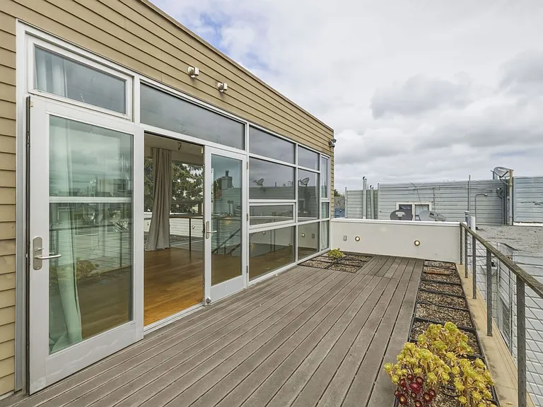1076 S Van Ness Ave — Photo 46
