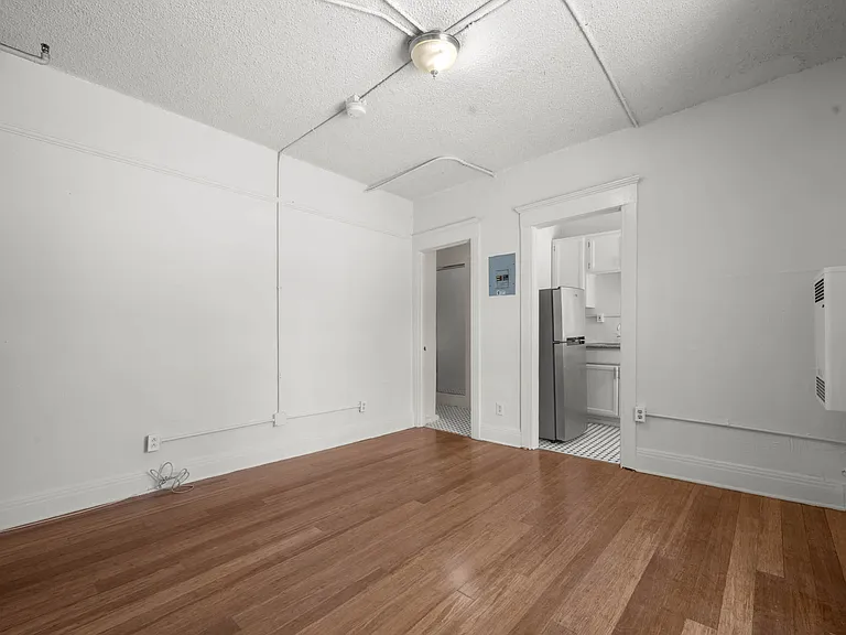 916 Georgia St — Photo 2