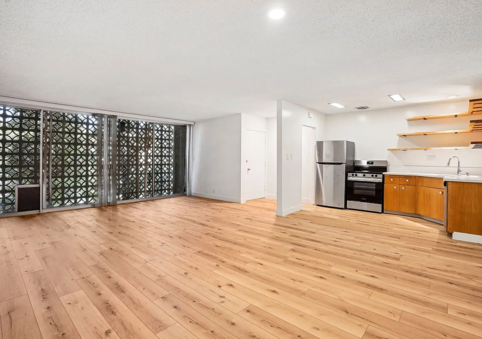 9000 Clifton Way — Photo 3