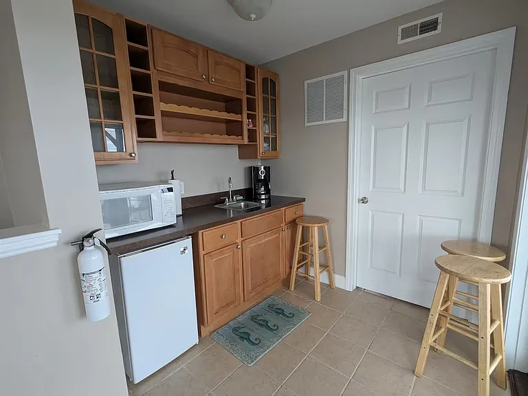 35 Ashworth Ave #4 — Photo 13
