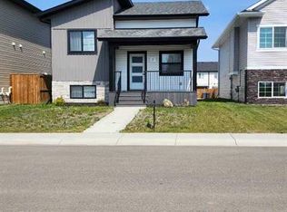 11 S Ian Way, Sylvan Lake, AB T4S0T6