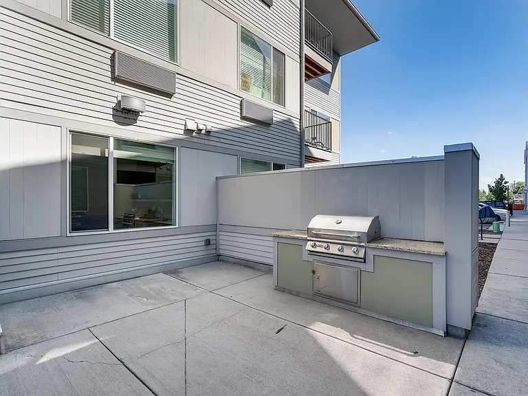 Zephyr Line | Lakewood, Co. Apartments