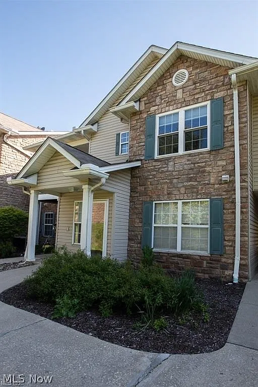 2 bed, 2.0 bath, 1185 sqft, $1,725 — Photo 2