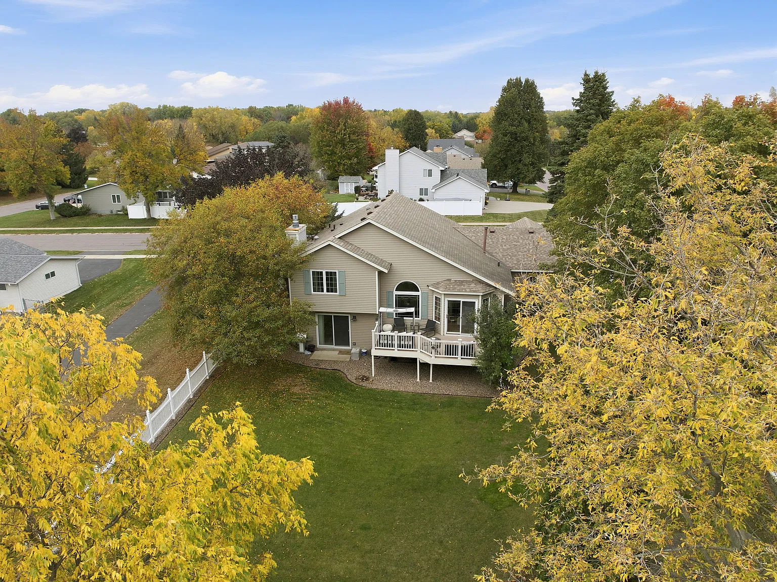 4 bed, 2100 sqft, $3,200 — Photo 2