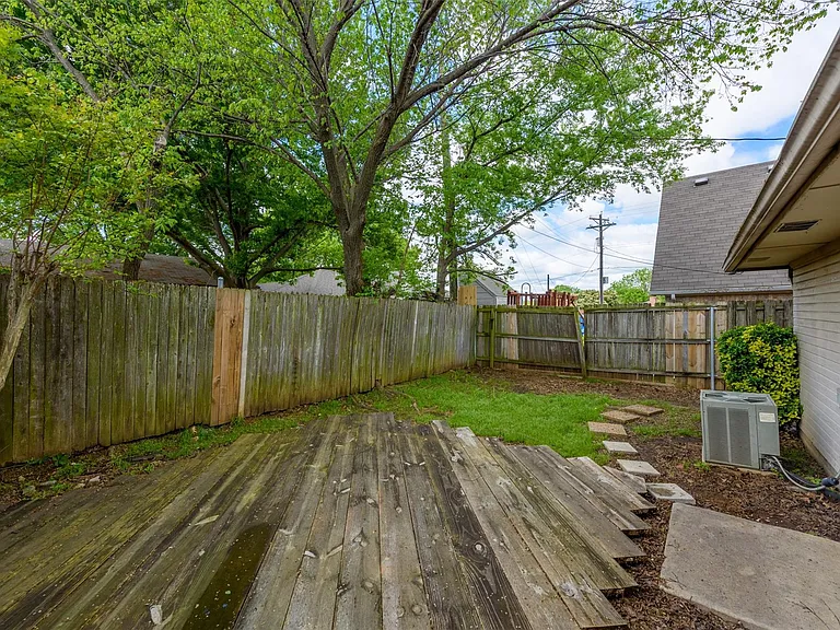 1902 Lee Dr — Photo 23