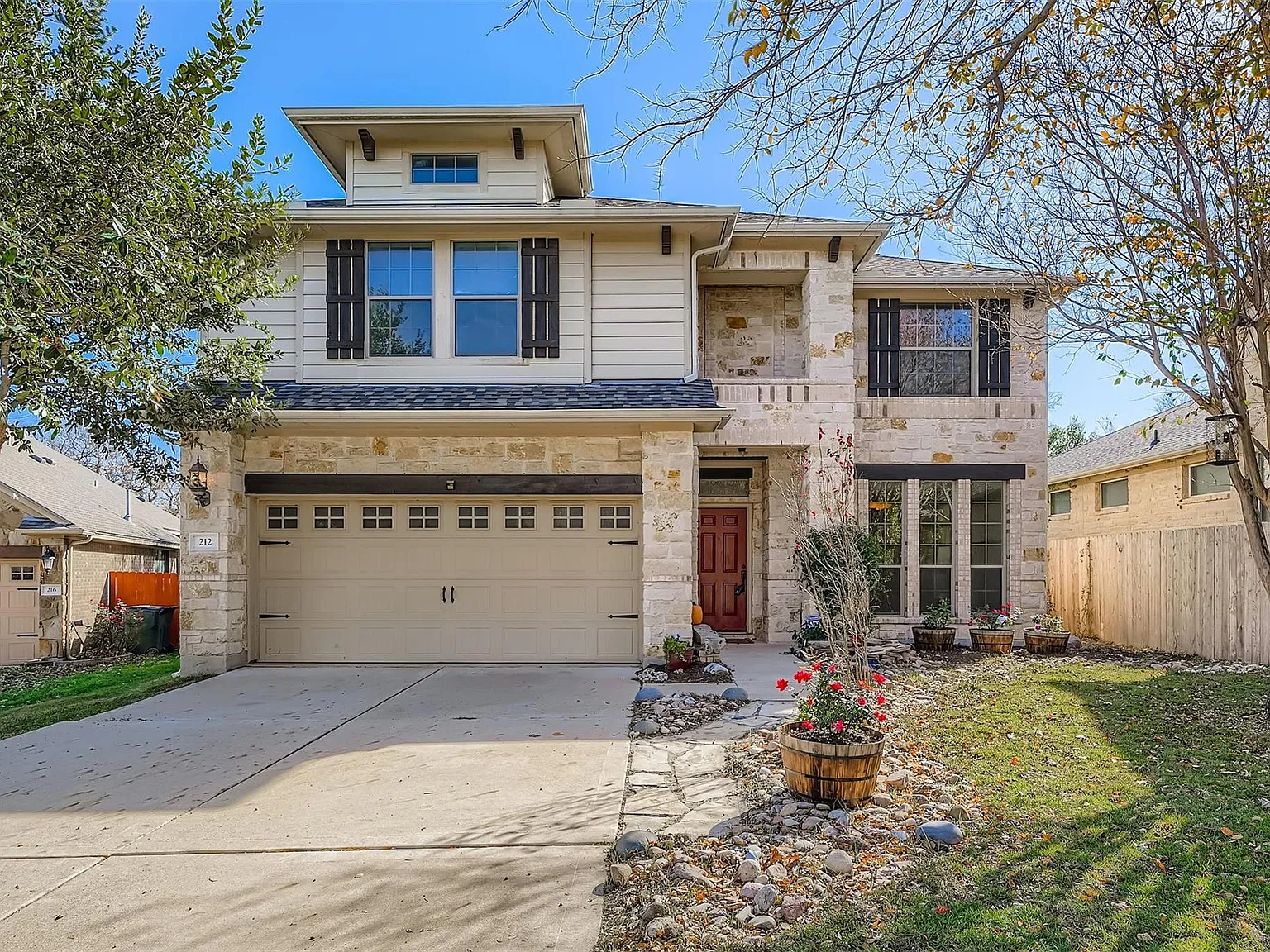 4 bed, 2.5 bath, 2713 sqft, $2,799 — Photo 2