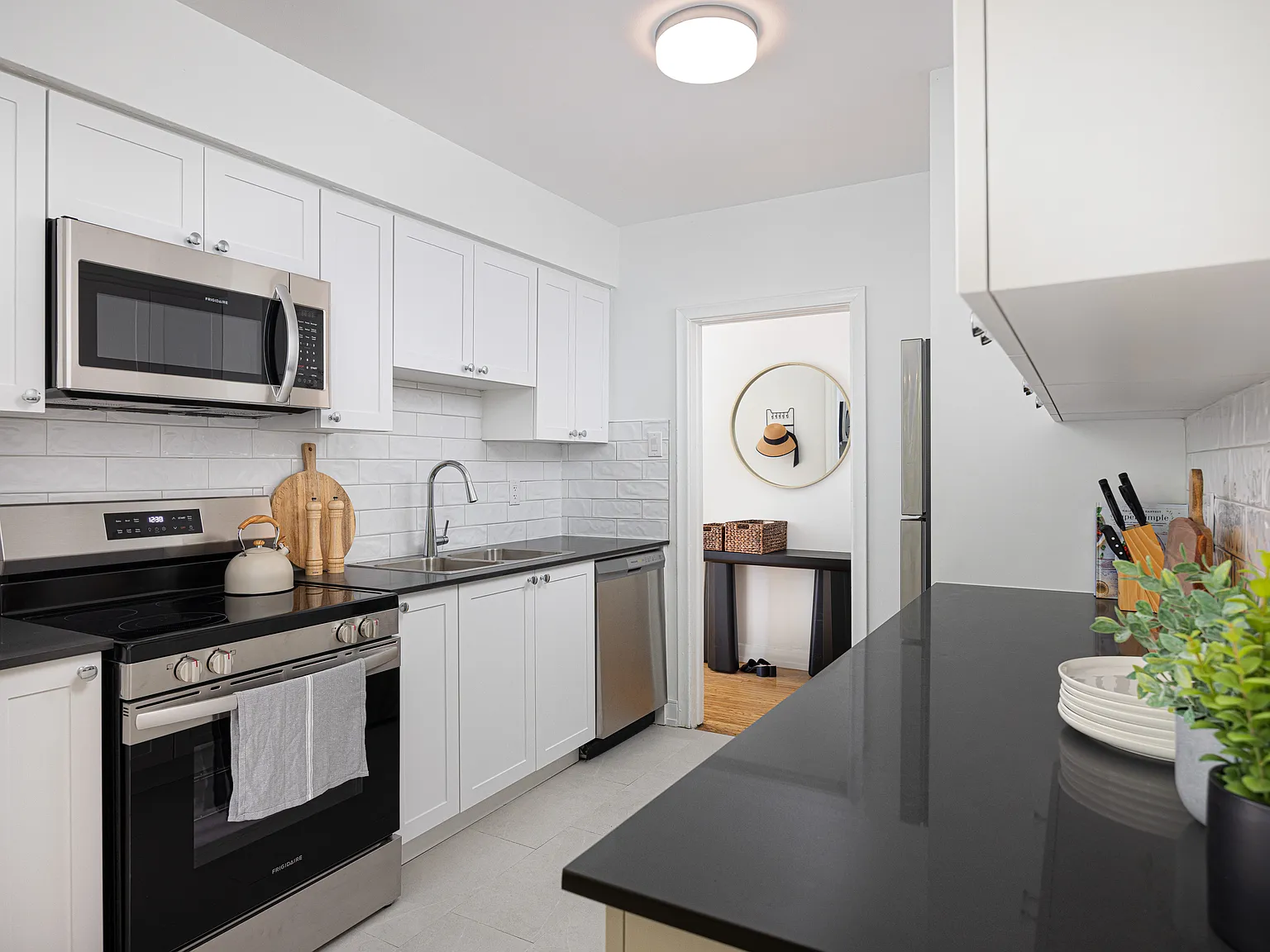 1637 Bathurst Street — Photo 4