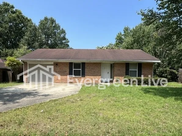 110 Willow Gardens Ct, Raeford, NC 28376