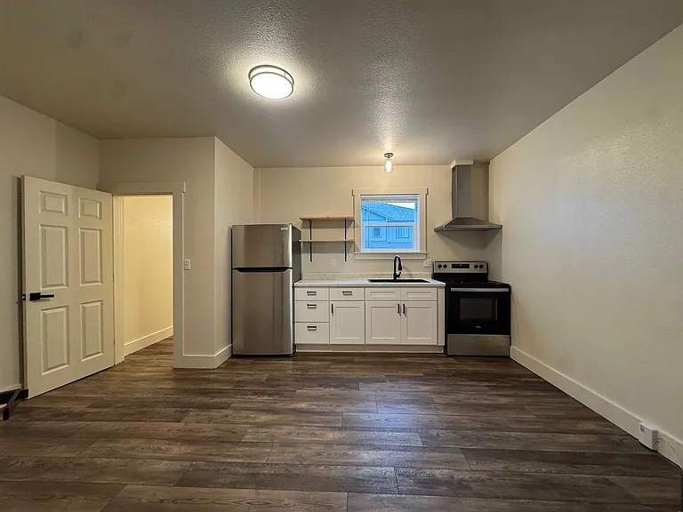 1627 Pine St — Photo 3