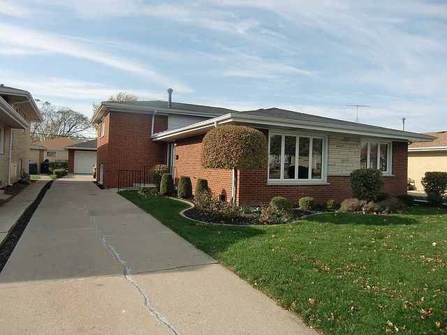 1st image of 10136 S Komensky Ave