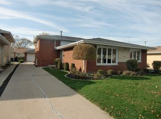 10136 S Komensky Ave, Oak Lawn, IL 60453