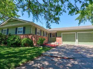 1104 SE 3rd St, Newton, KS 67114