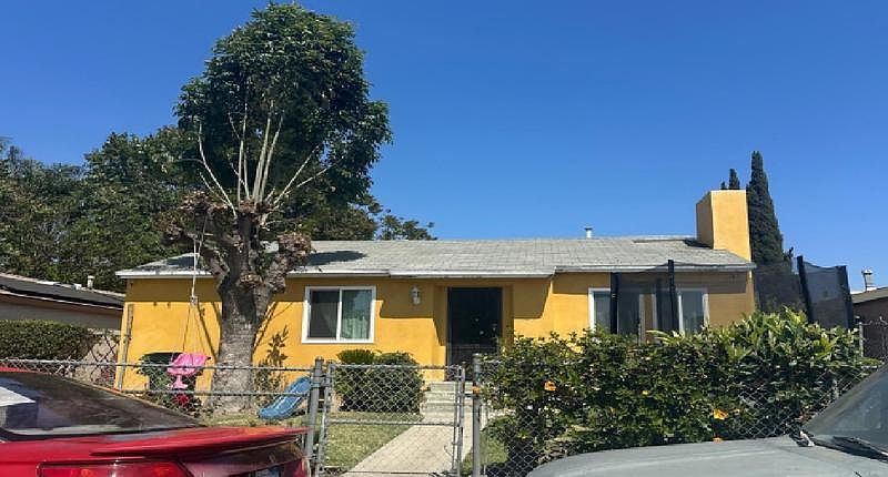 1st image of 10964 Grape St