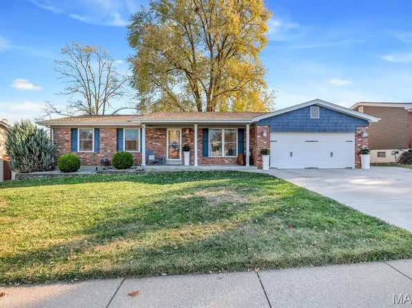 820 Woodside Ln, Saint Charles, MO 63301