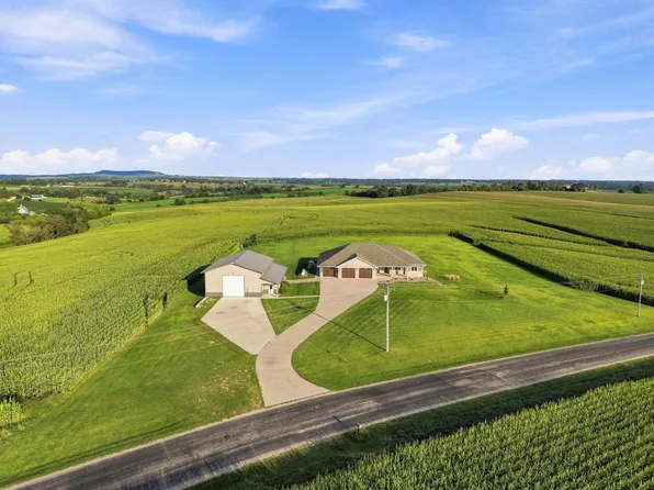 7460 Banner Rd, Platteville, WI 53818