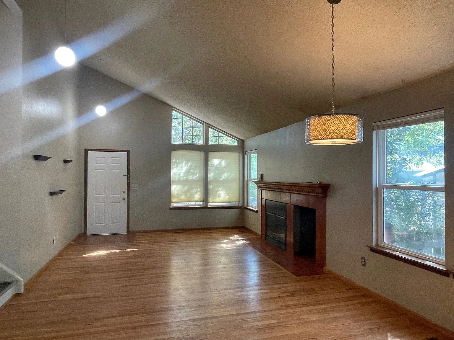 3 bed, 1400 sqft, $2,750 — Photo 2