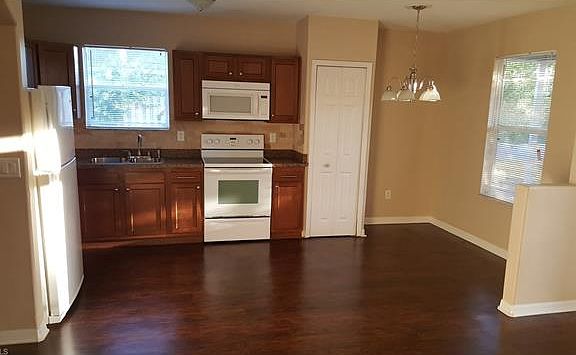 3rd image of 228 Ichabod Ave S