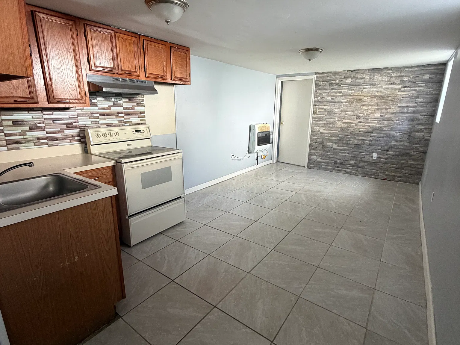 1 bed, $900 — Photo 2