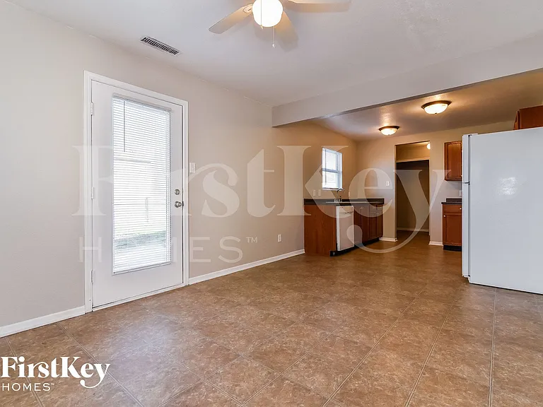 8016 Grove Berry Way — Photo 4