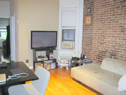 Rented by Salizzoni Realty | media 7