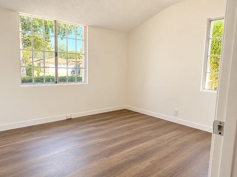 1841 S Sierra Vista Ave — Photo 4