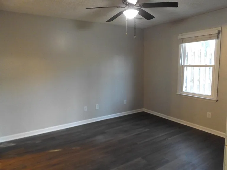 425 E Liberty St — Photo 6