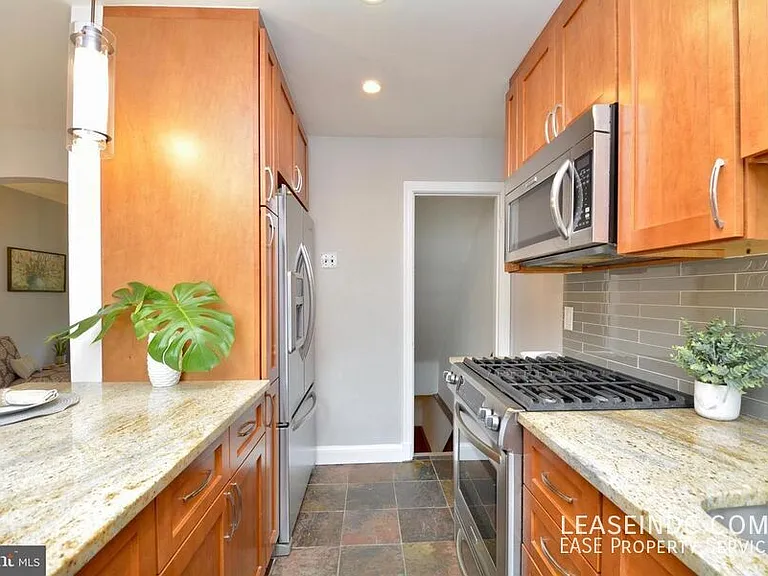 704 Devon Pl — Photo 11