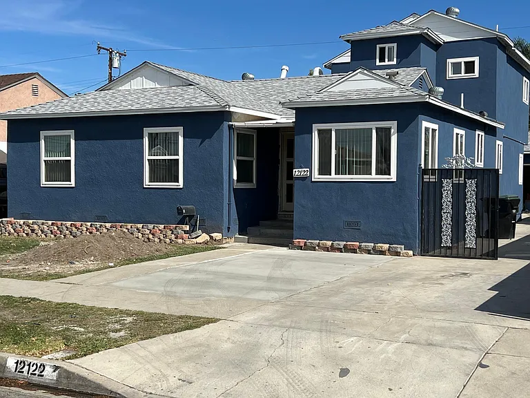 12122 Roseton Ave — Photo 1