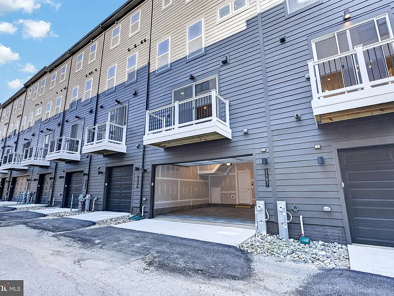 2507 Light St — Photo 45